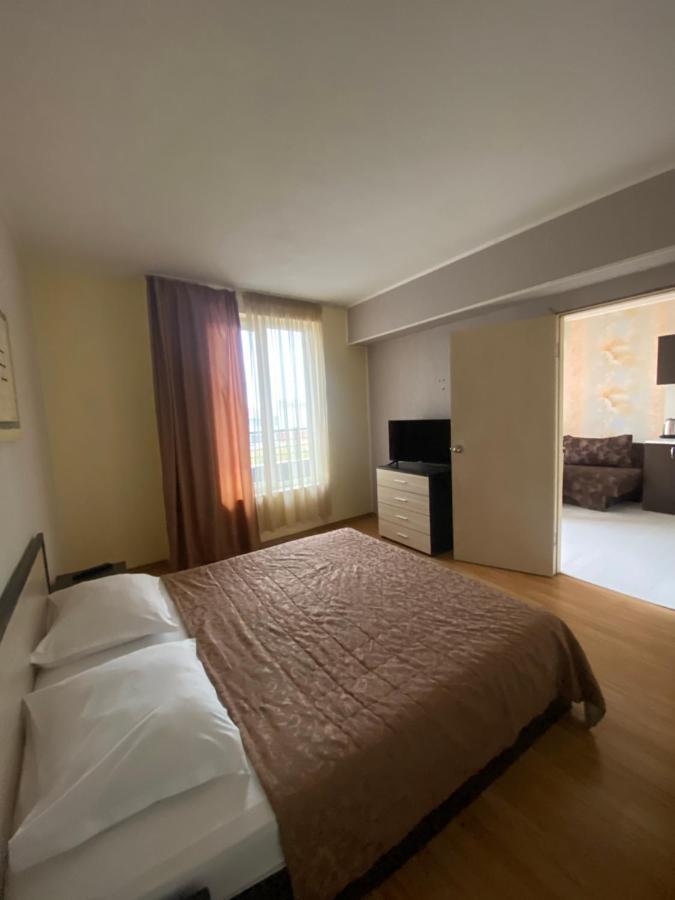 Danita Apartments & Diva Restaurant Bbq&Pool Bar Varna Bagian luar foto
