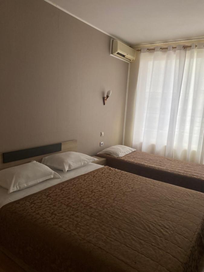 Danita Apartments & Diva Restaurant Bbq&Pool Bar Varna Bagian luar foto