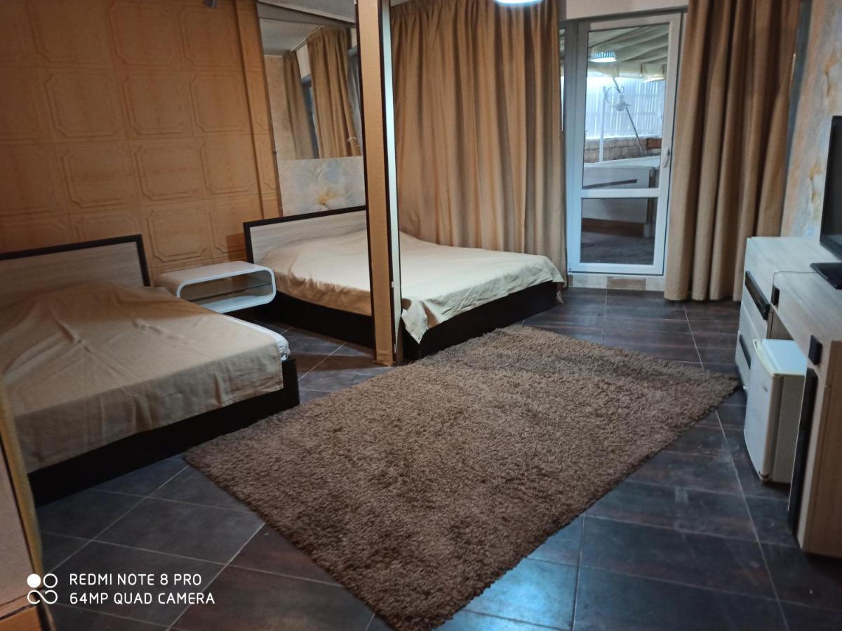 Danita Apartments & Diva Restaurant Bbq&Pool Bar Varna Bagian luar foto