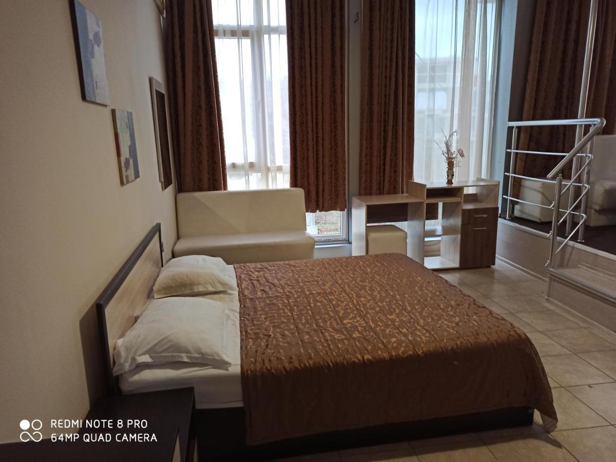 Danita Apartments & Diva Restaurant Bbq&Pool Bar Varna Bagian luar foto